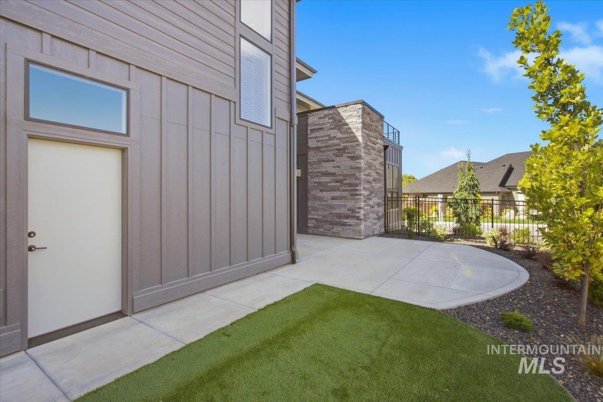 main property photo 37