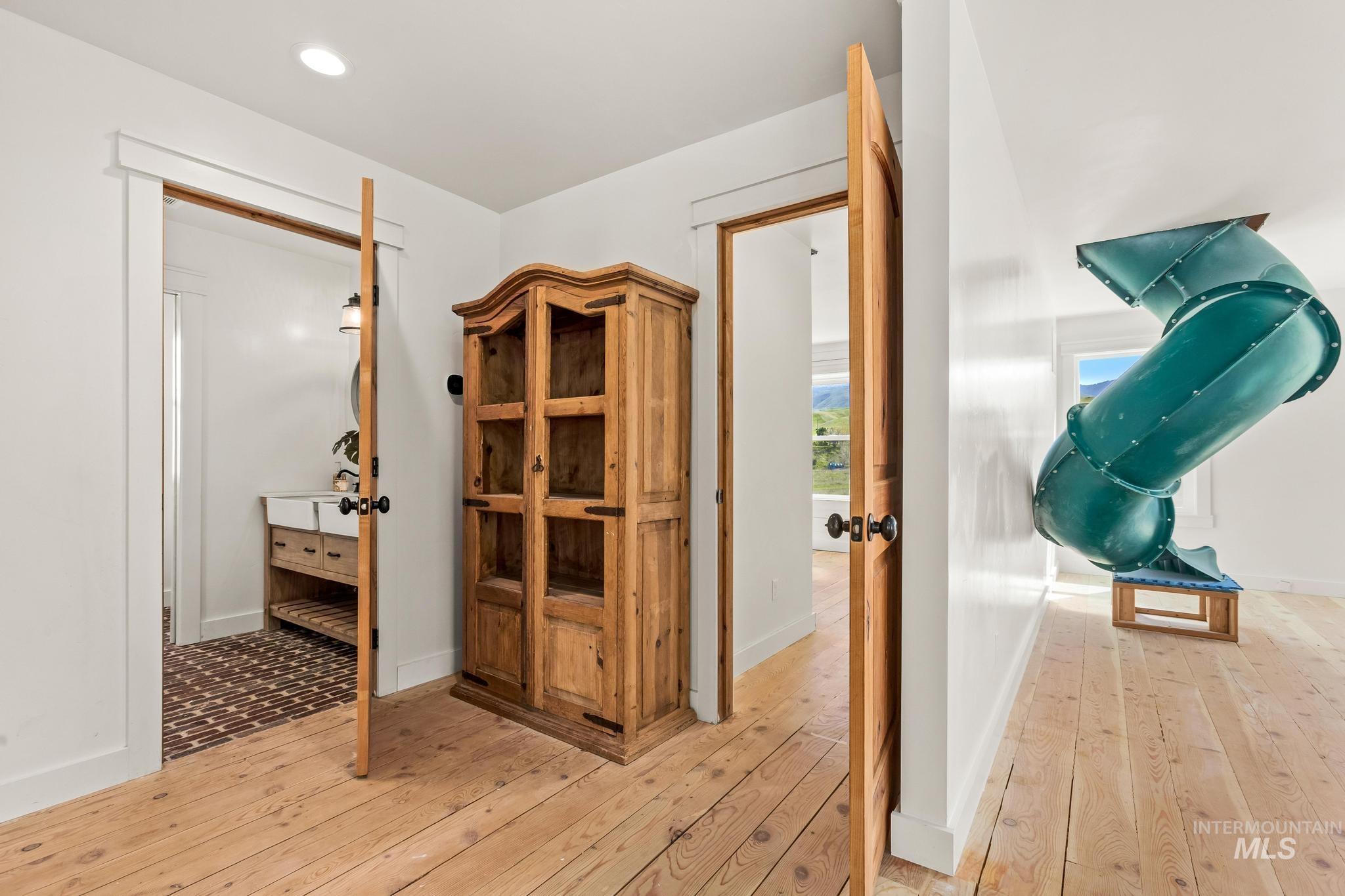 main property photo 31