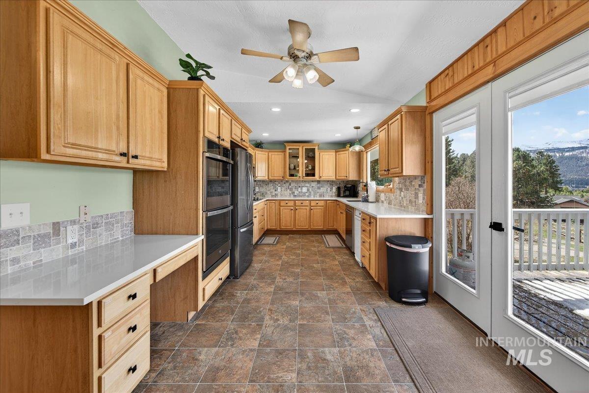 main property photo 14