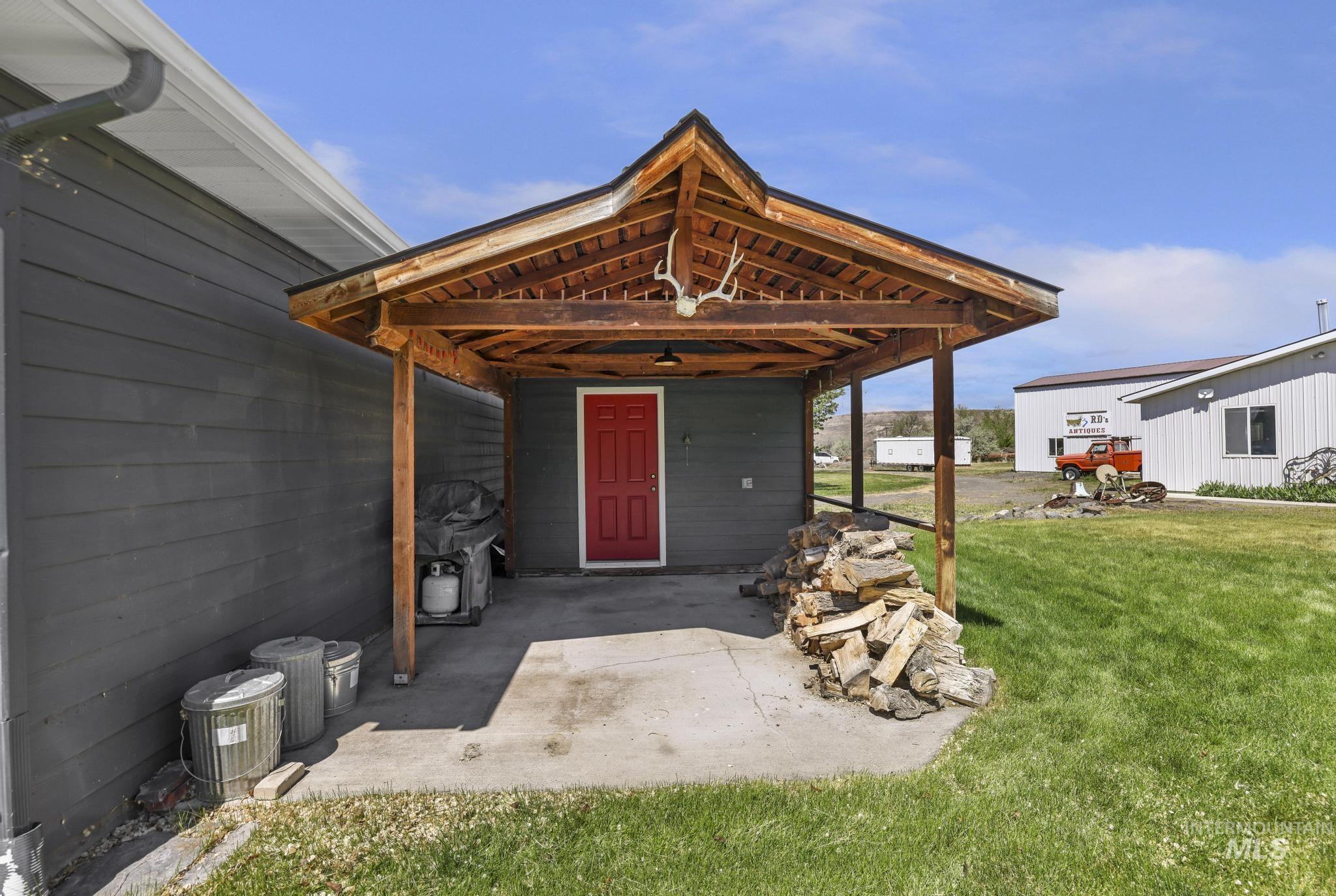 main property photo 25