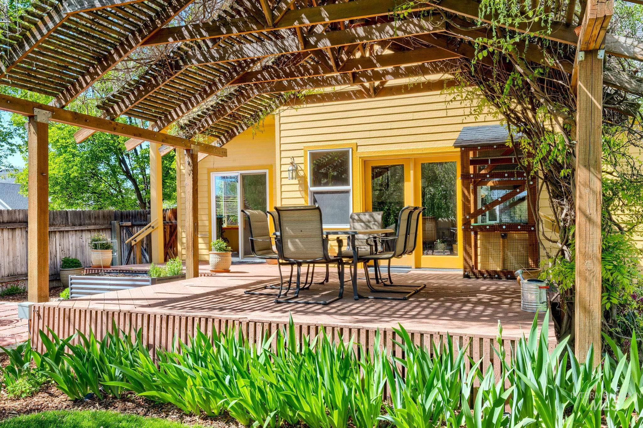 main property photo 40