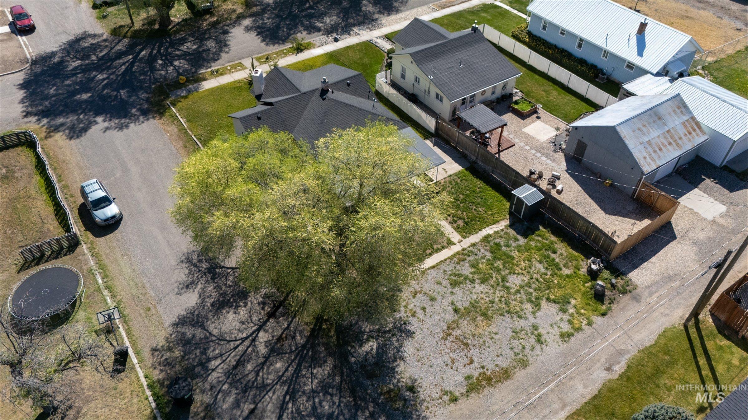 main property photo 28