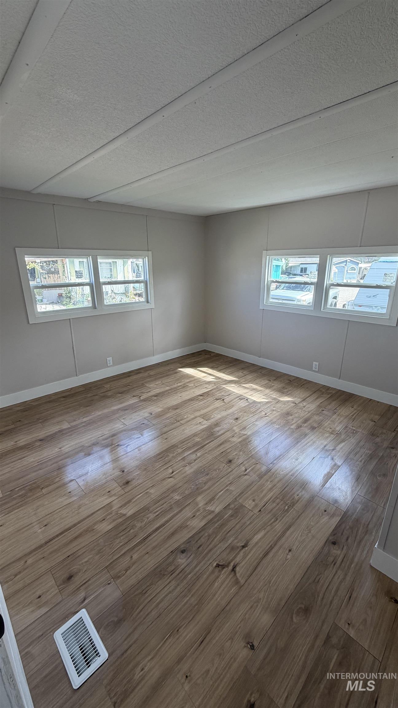 property viewer photo 16