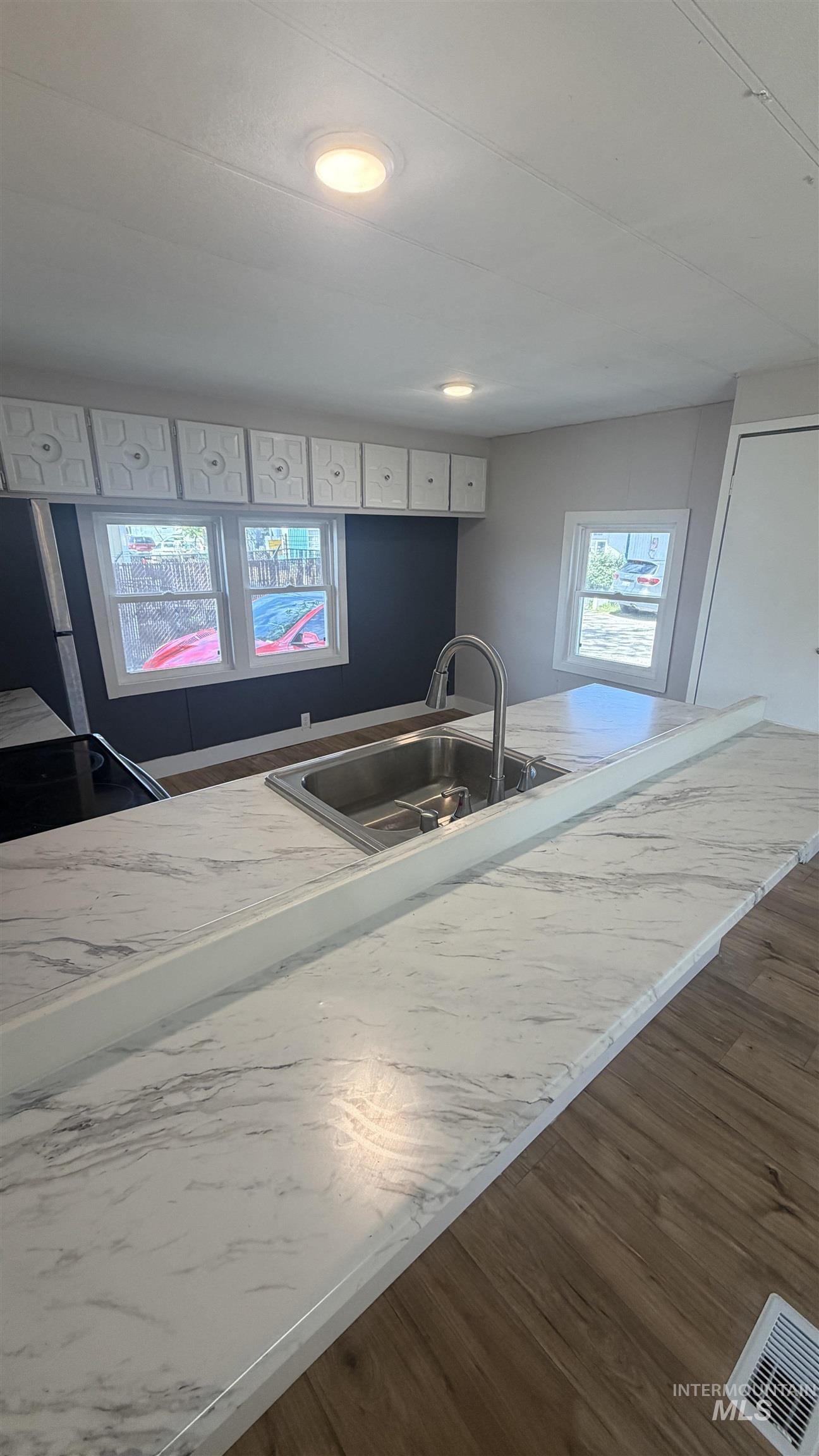 property viewer photo 7