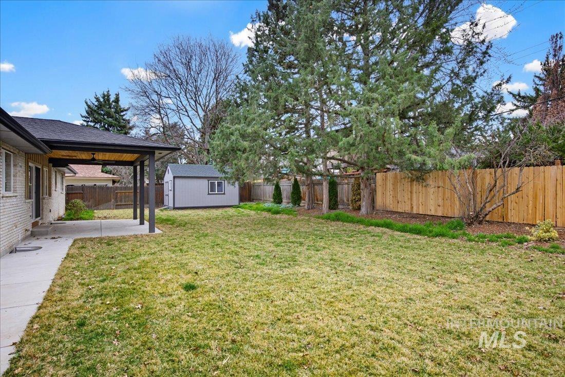 main property photo 40