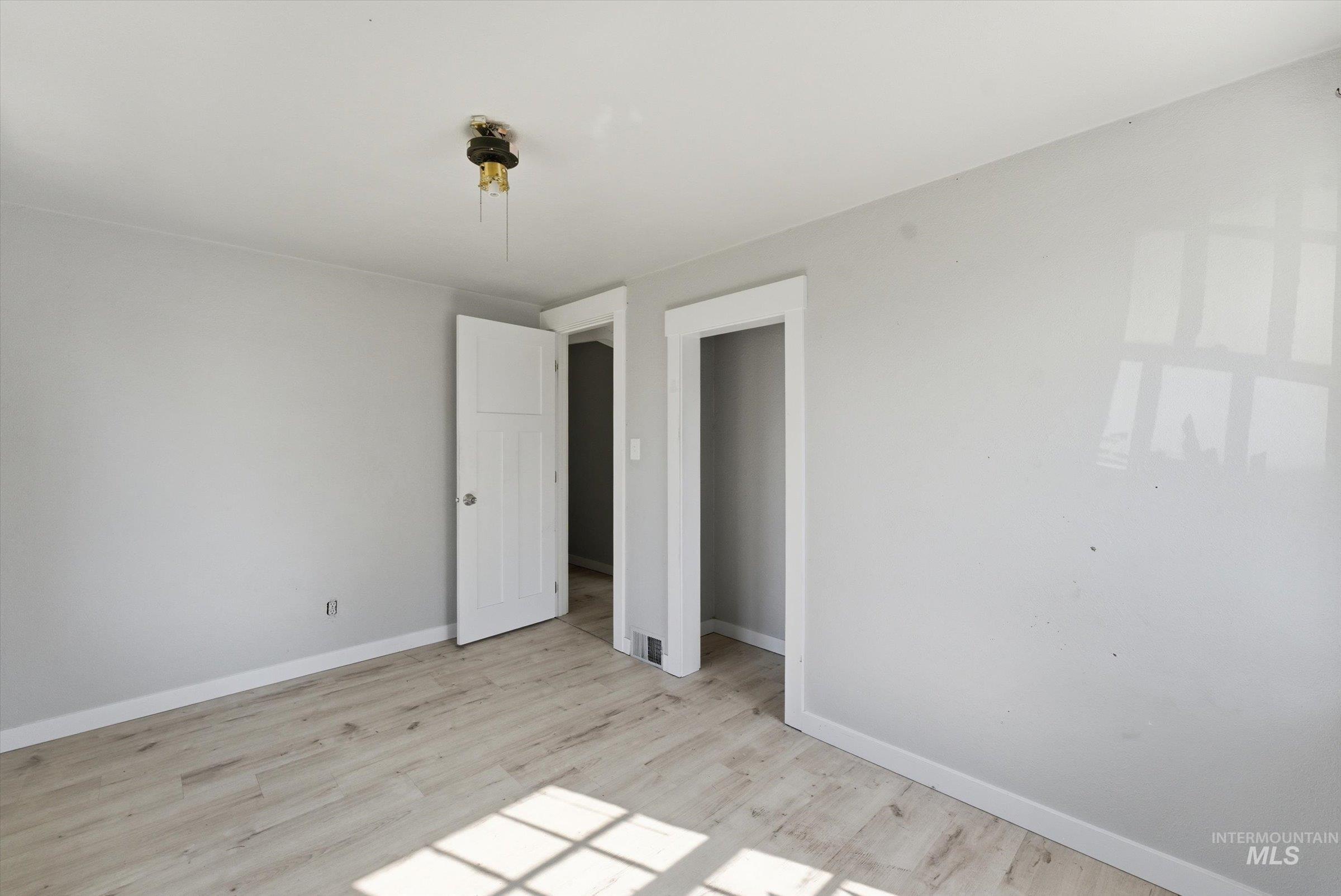 property viewer photo 7