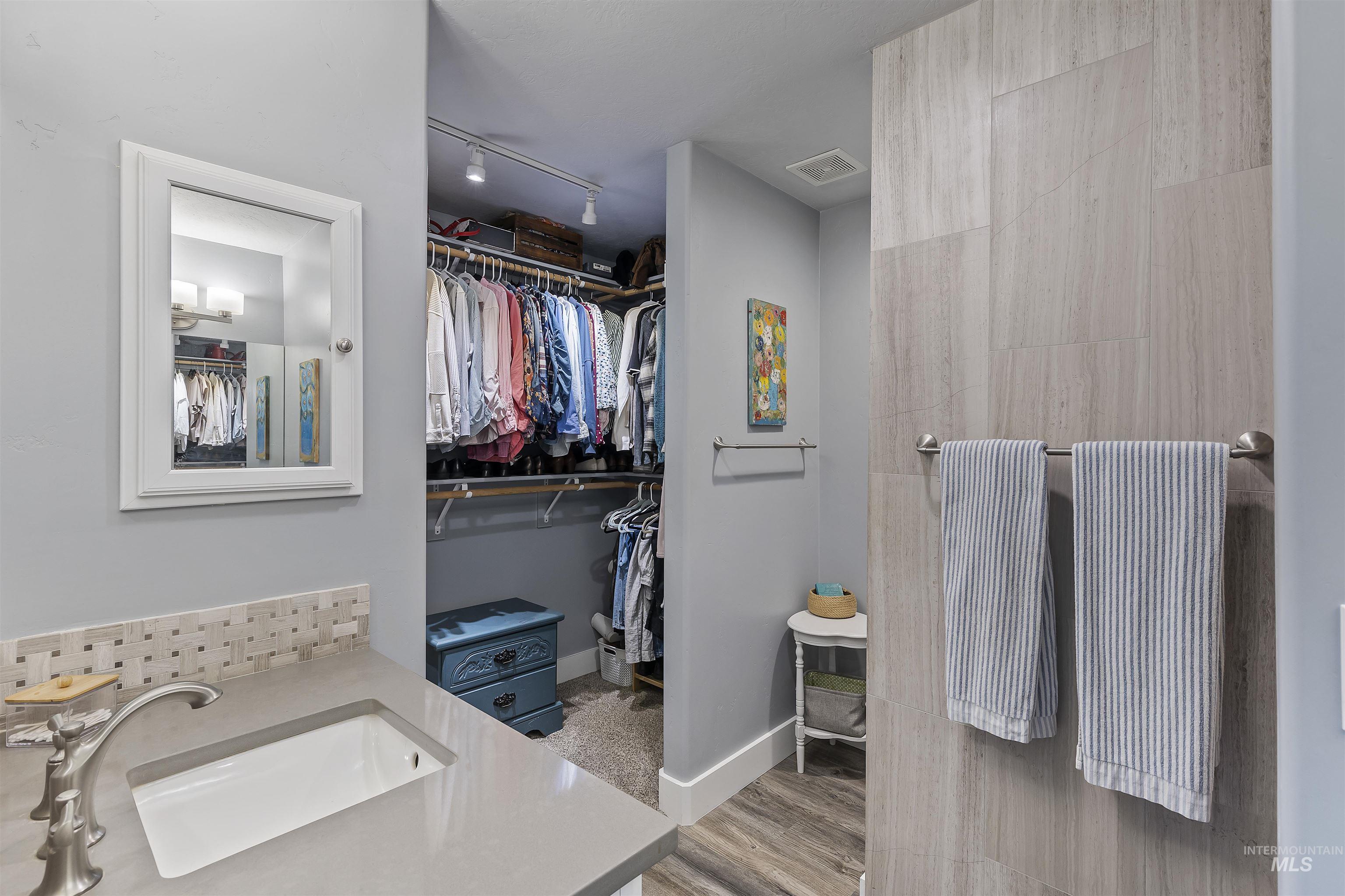 property viewer photo 15