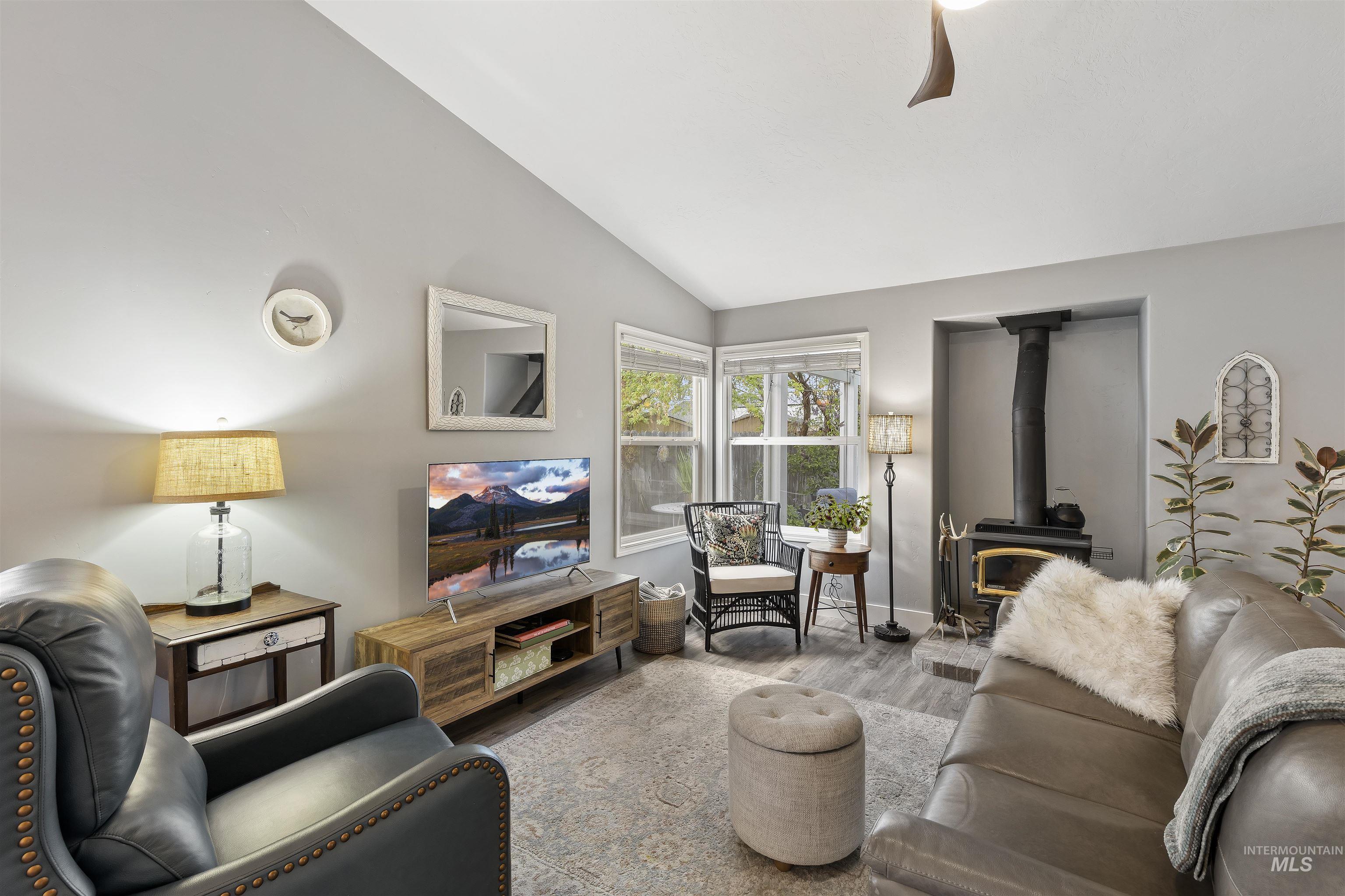 property viewer photo 5