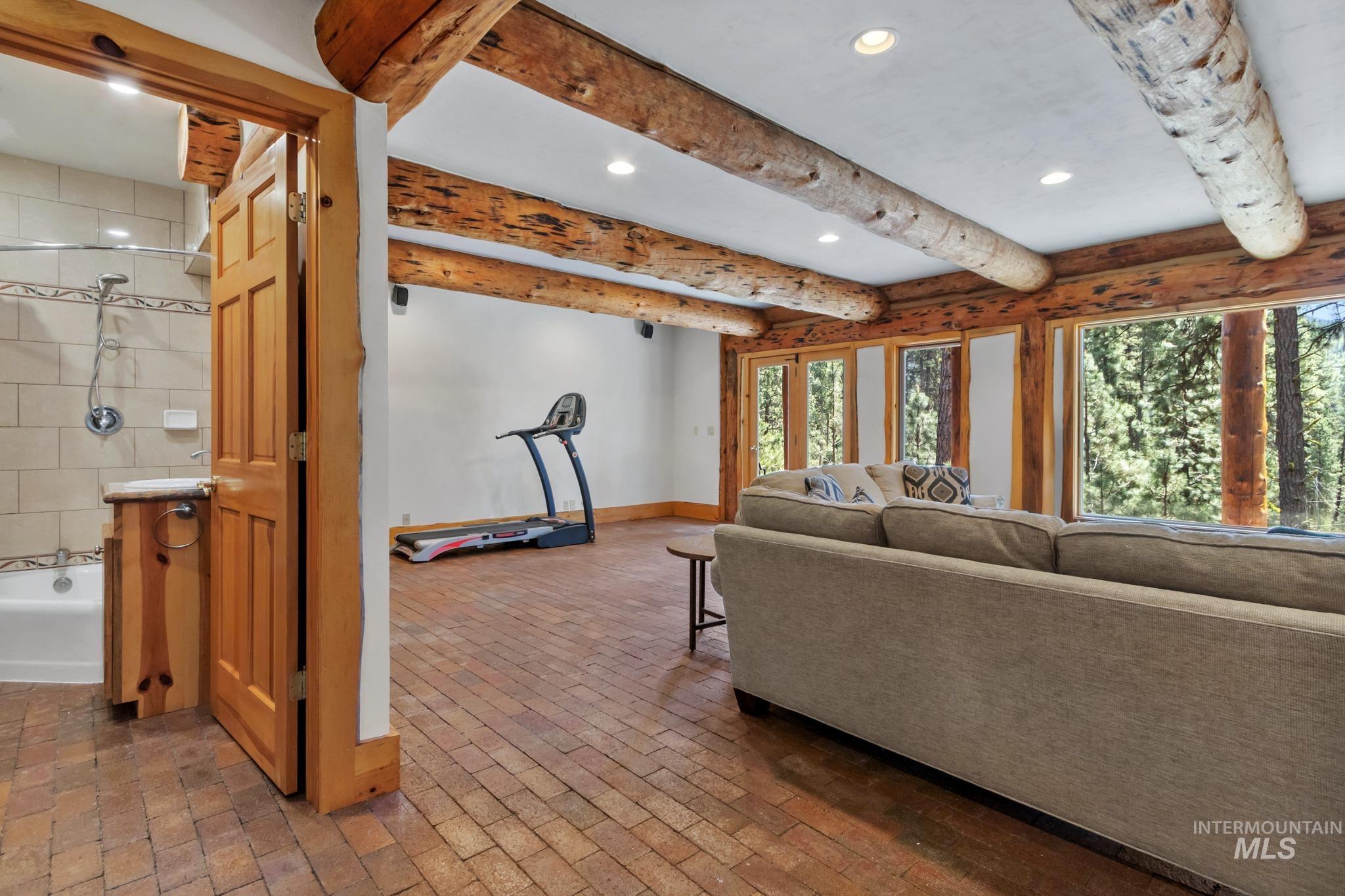 property viewer photo 24