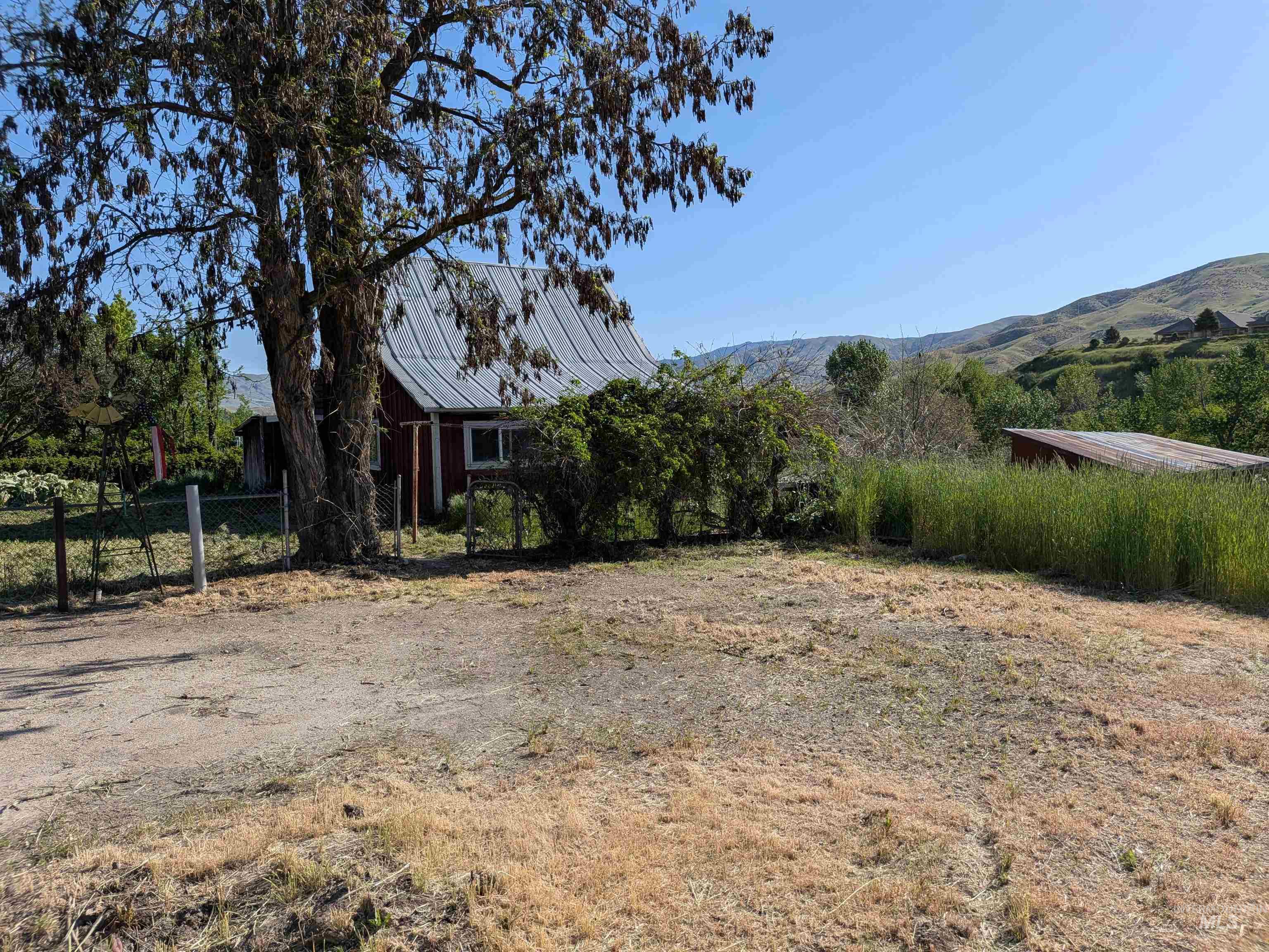 main property photo 11
