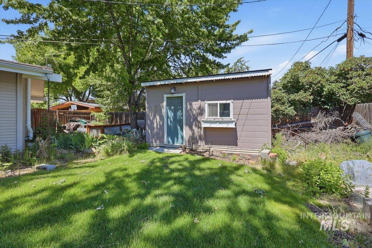 main property photo 30