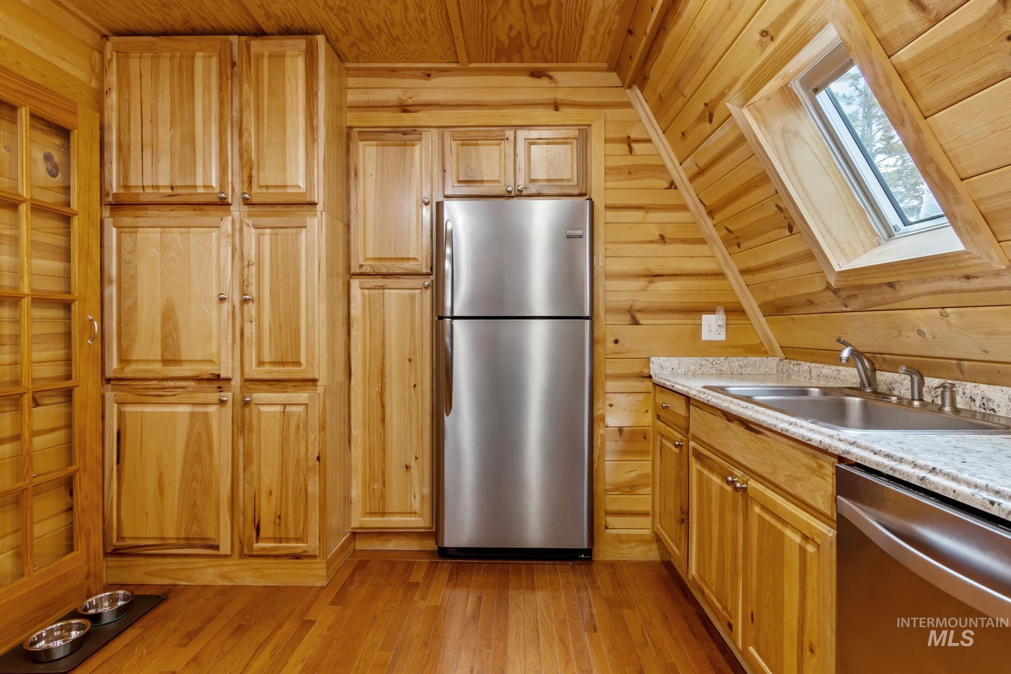 main property photo 23