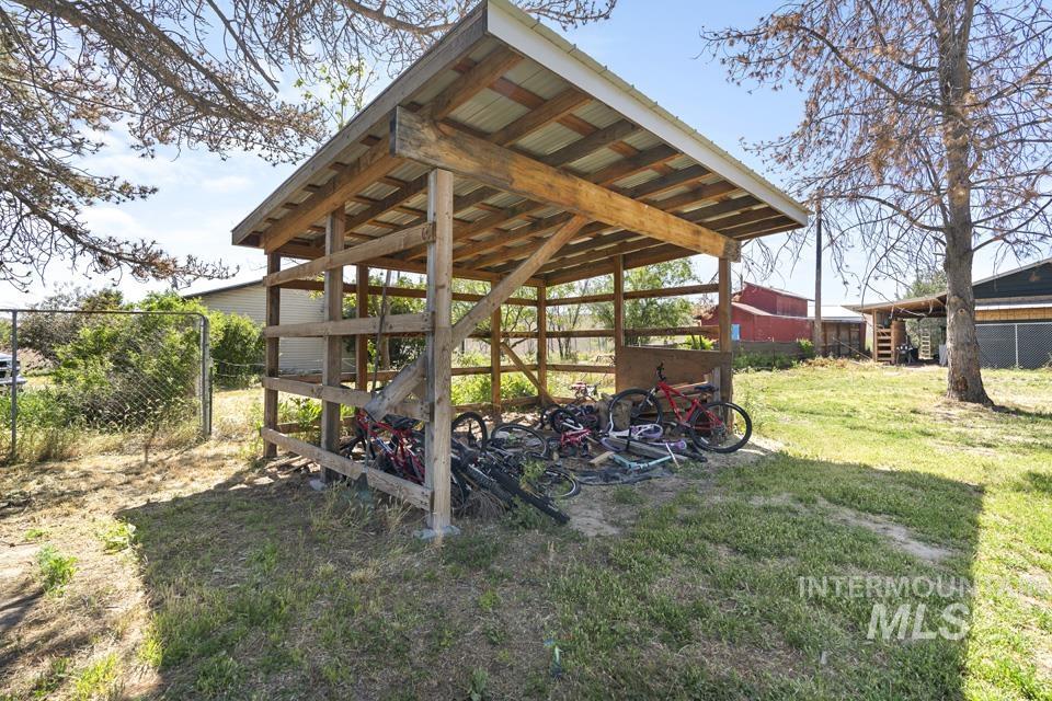 main property photo 8