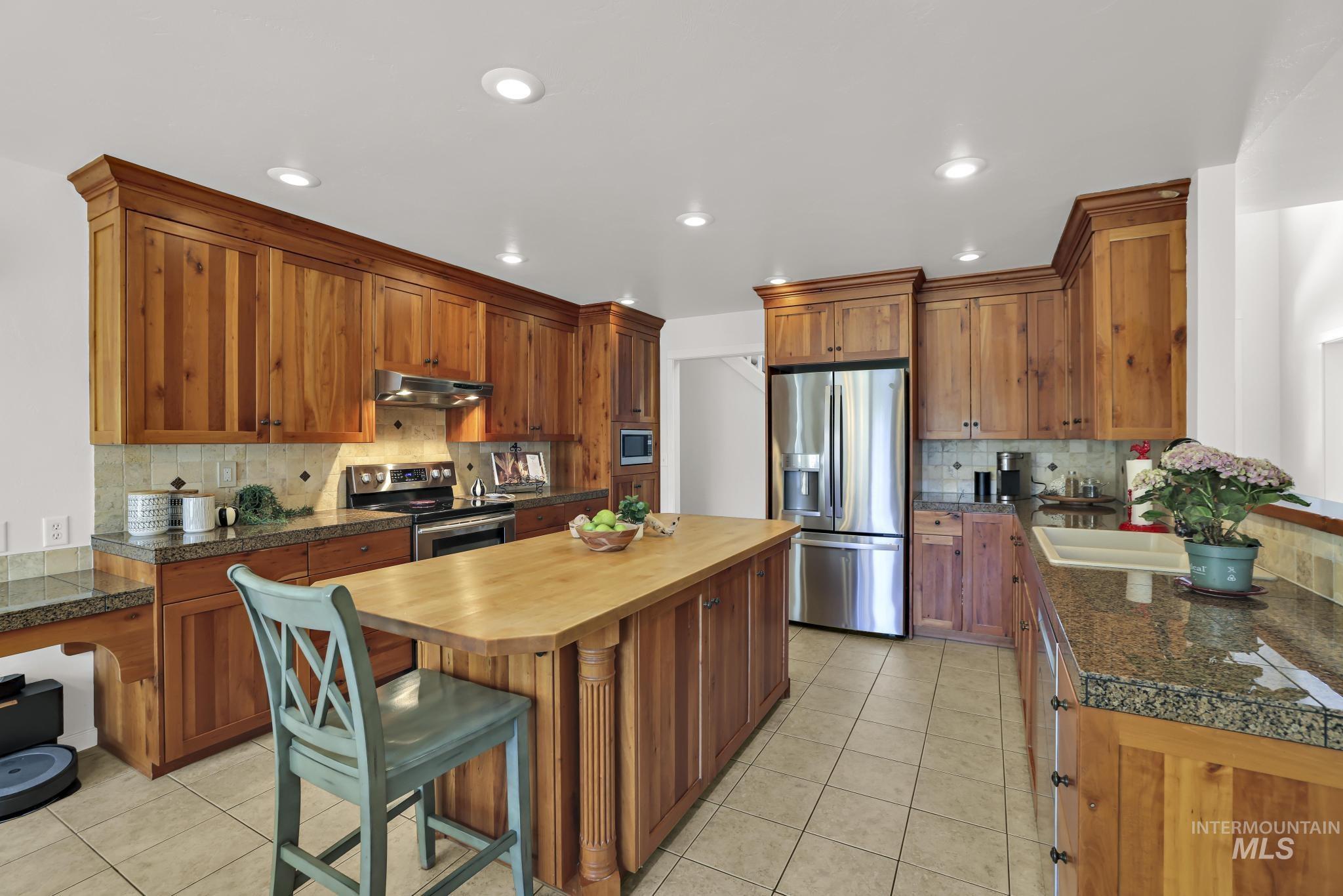 main property photo 14