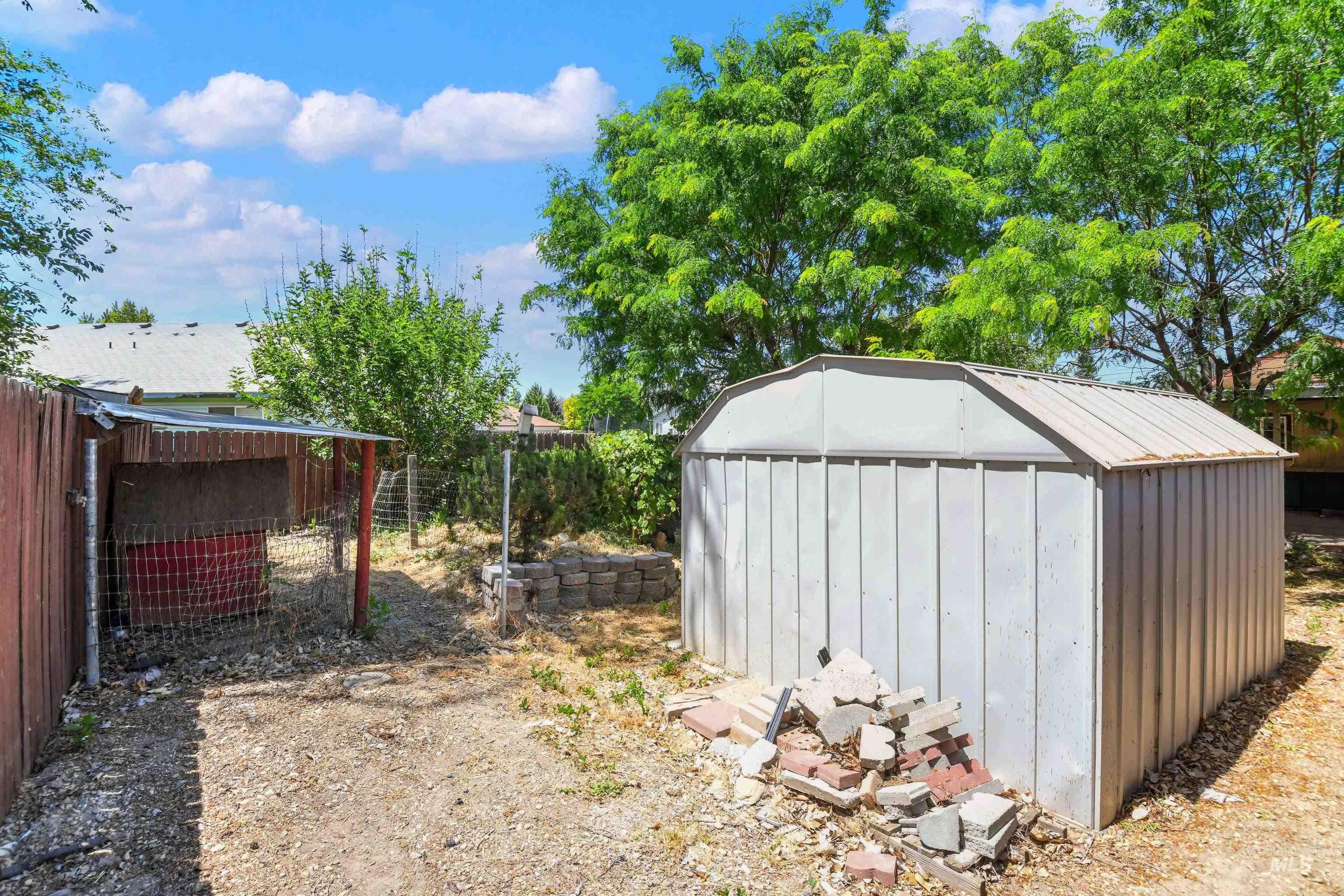 main property photo 32