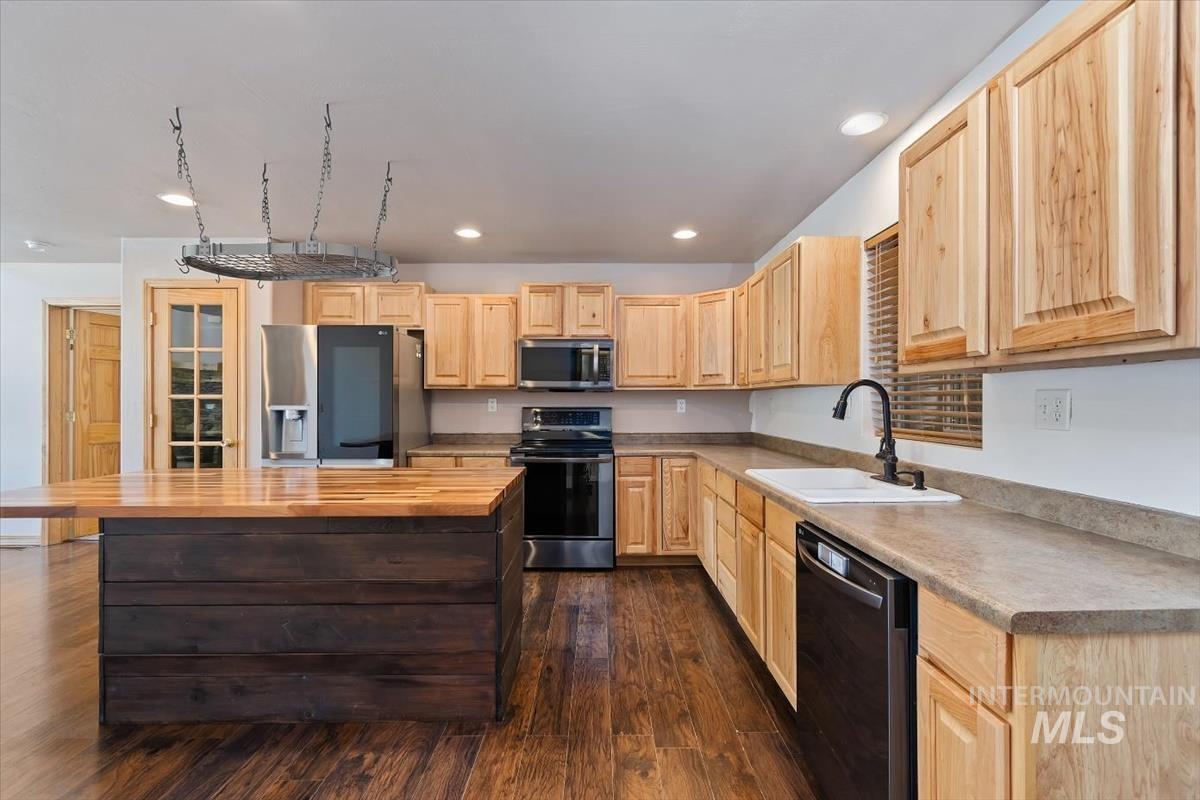 main property photo 13