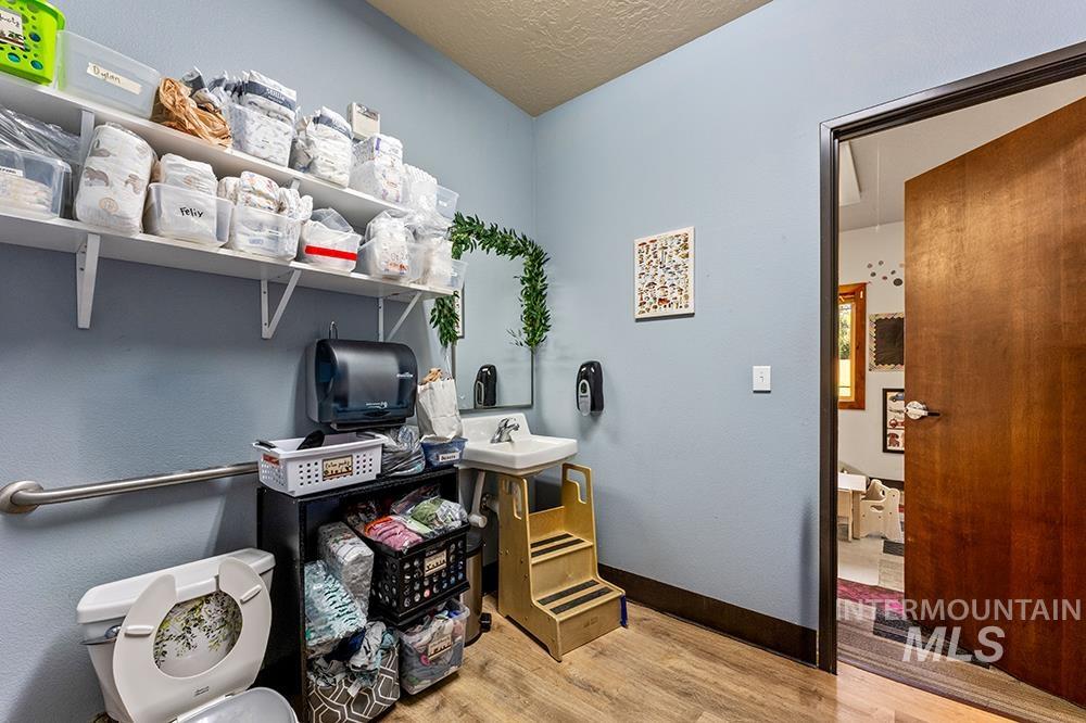 main property photo 10