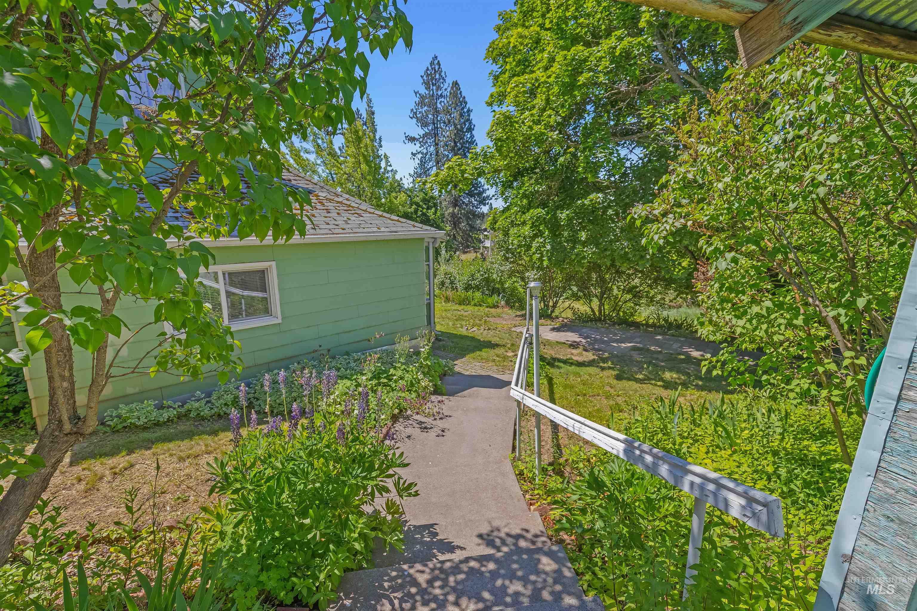 main property photo 40