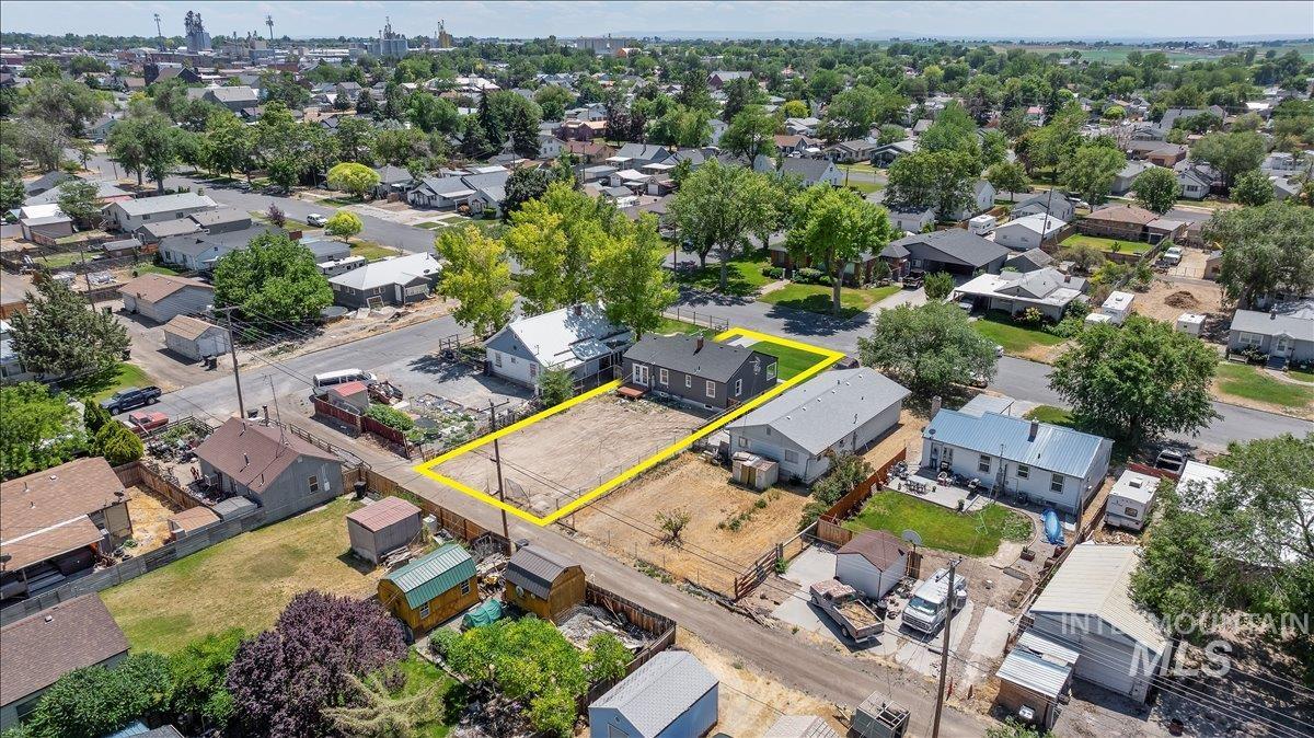 main property photo 40