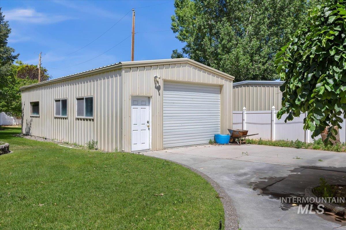 main property photo 43