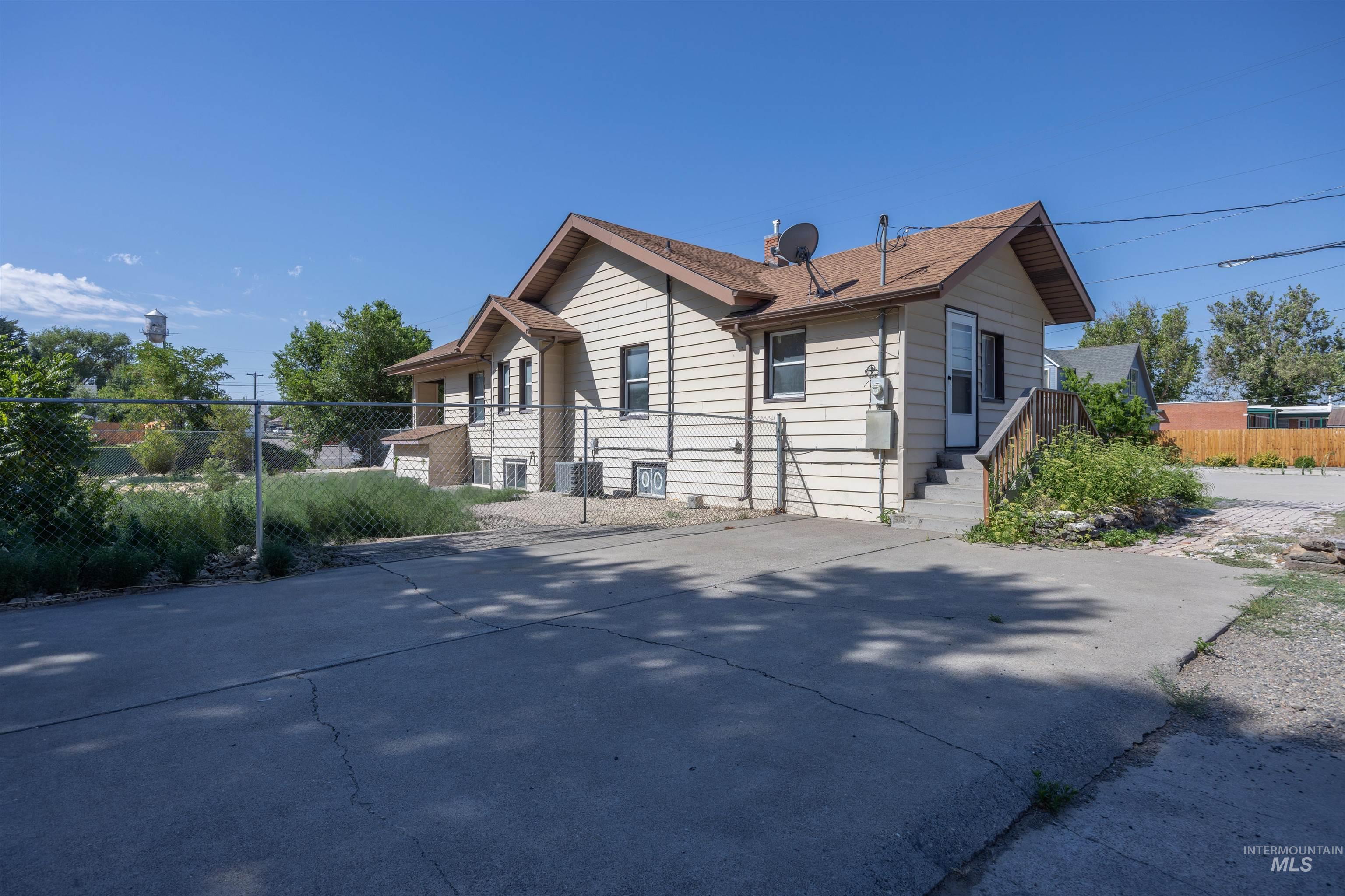 main property photo 25