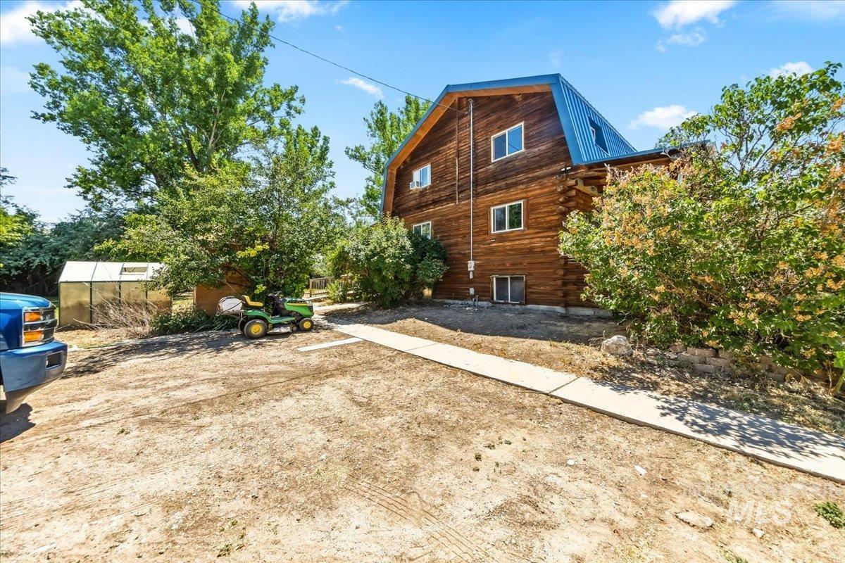 main property photo 34