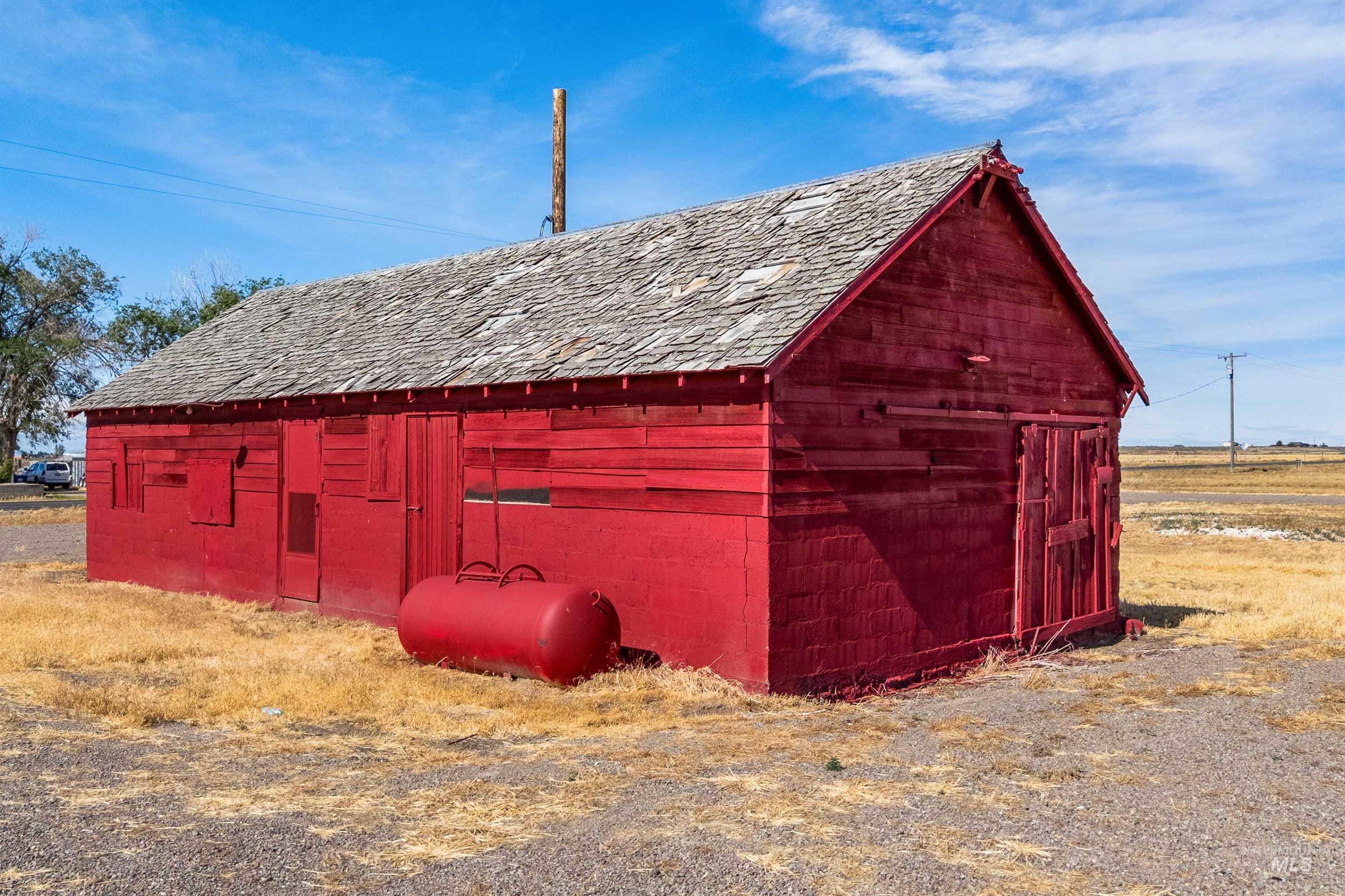 main property photo 40