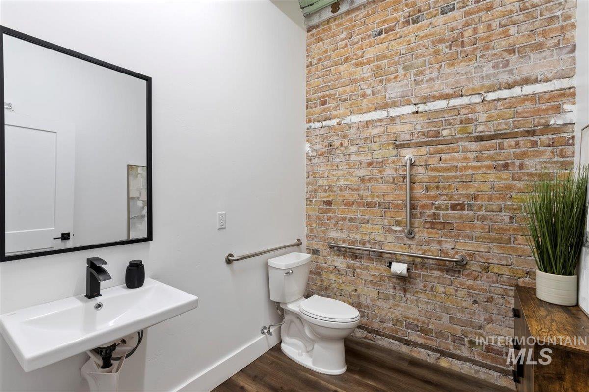 main property photo 13