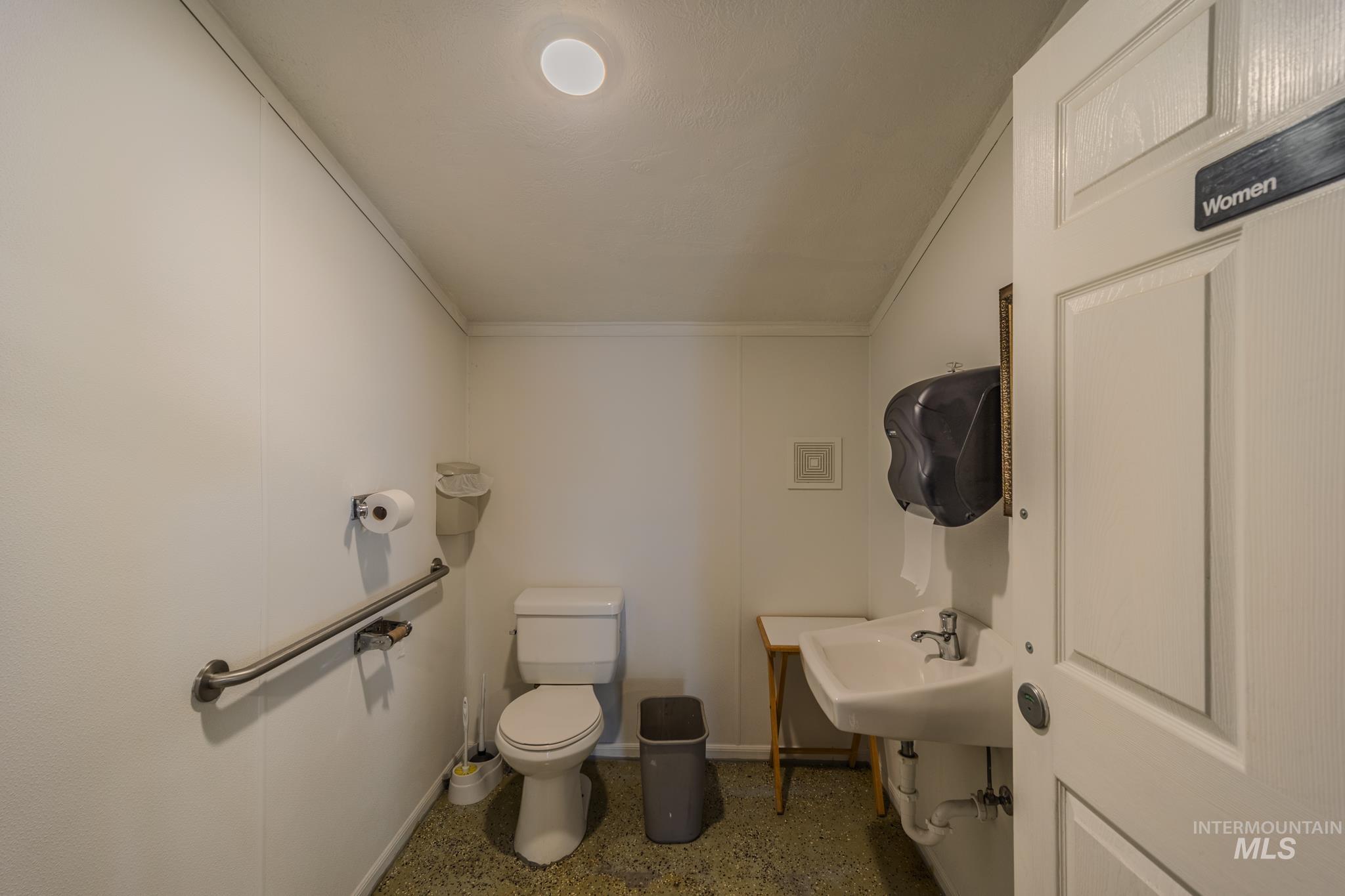 main property photo 20