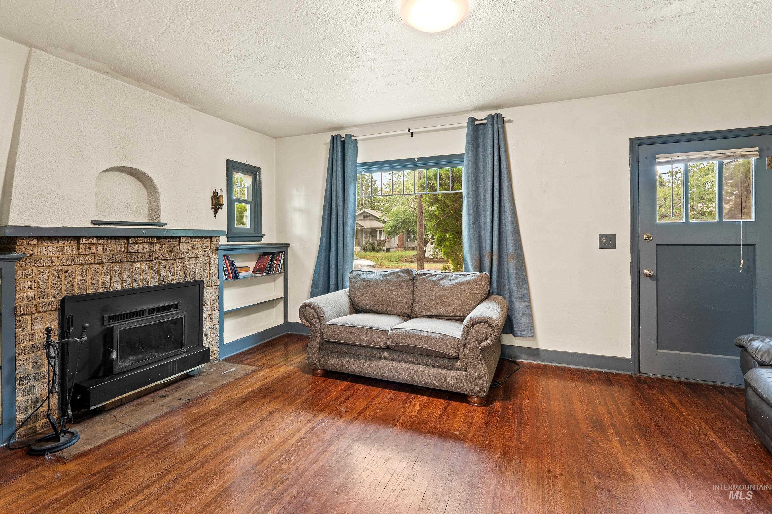 main property photo 11