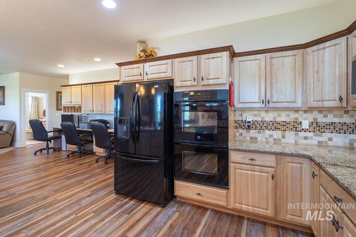 main property photo 10