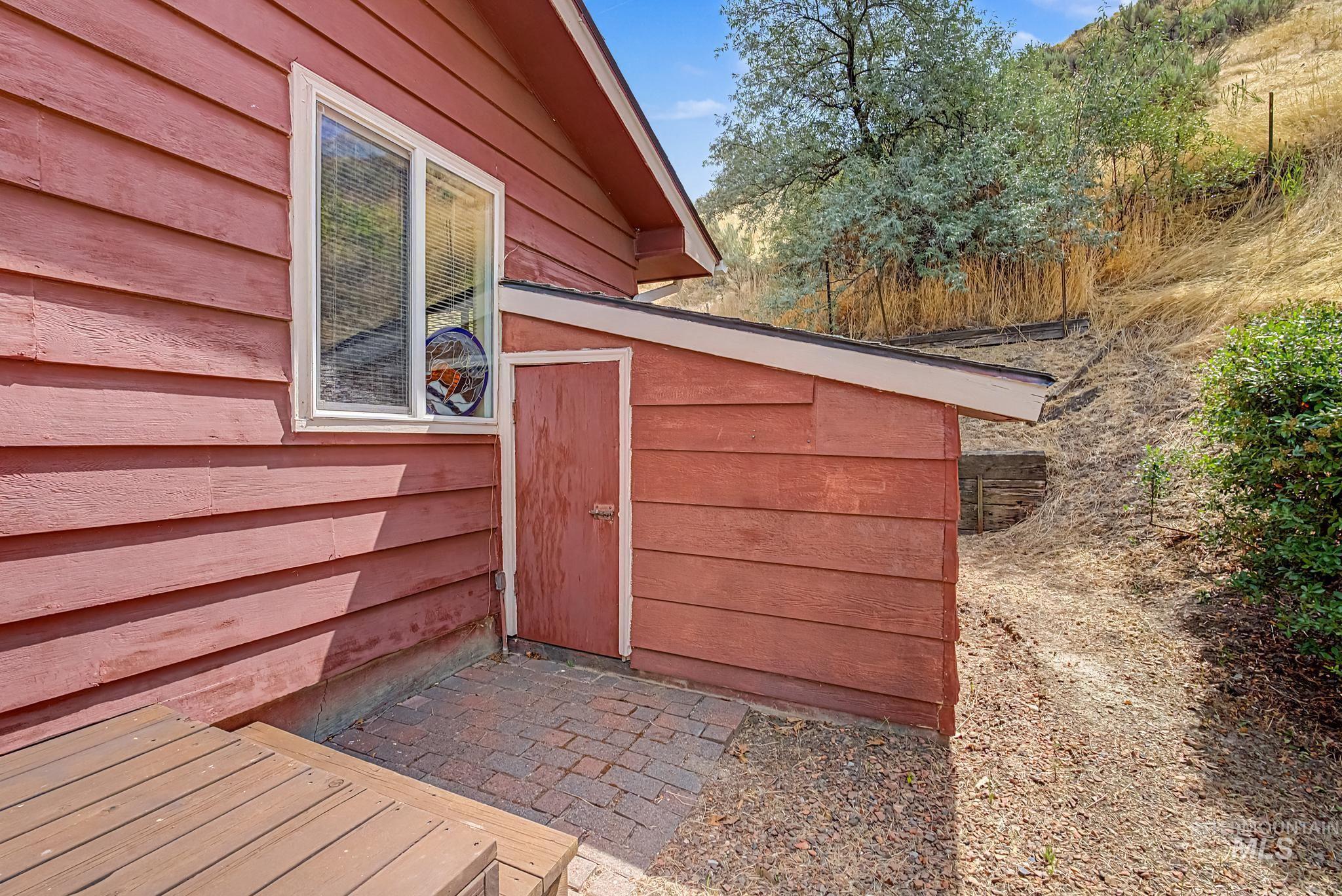 main property photo 32