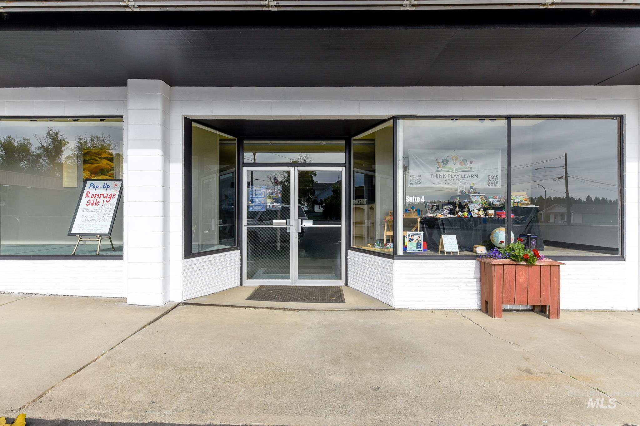 main property photo 28