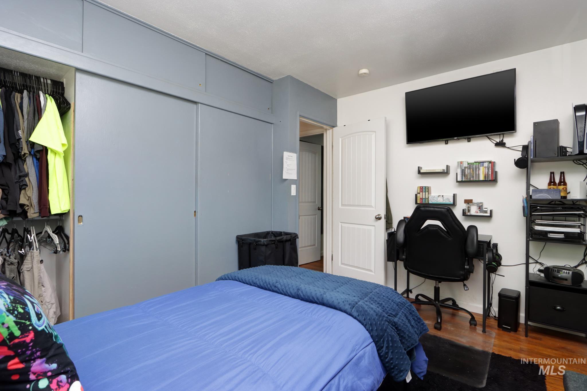 main property photo 20