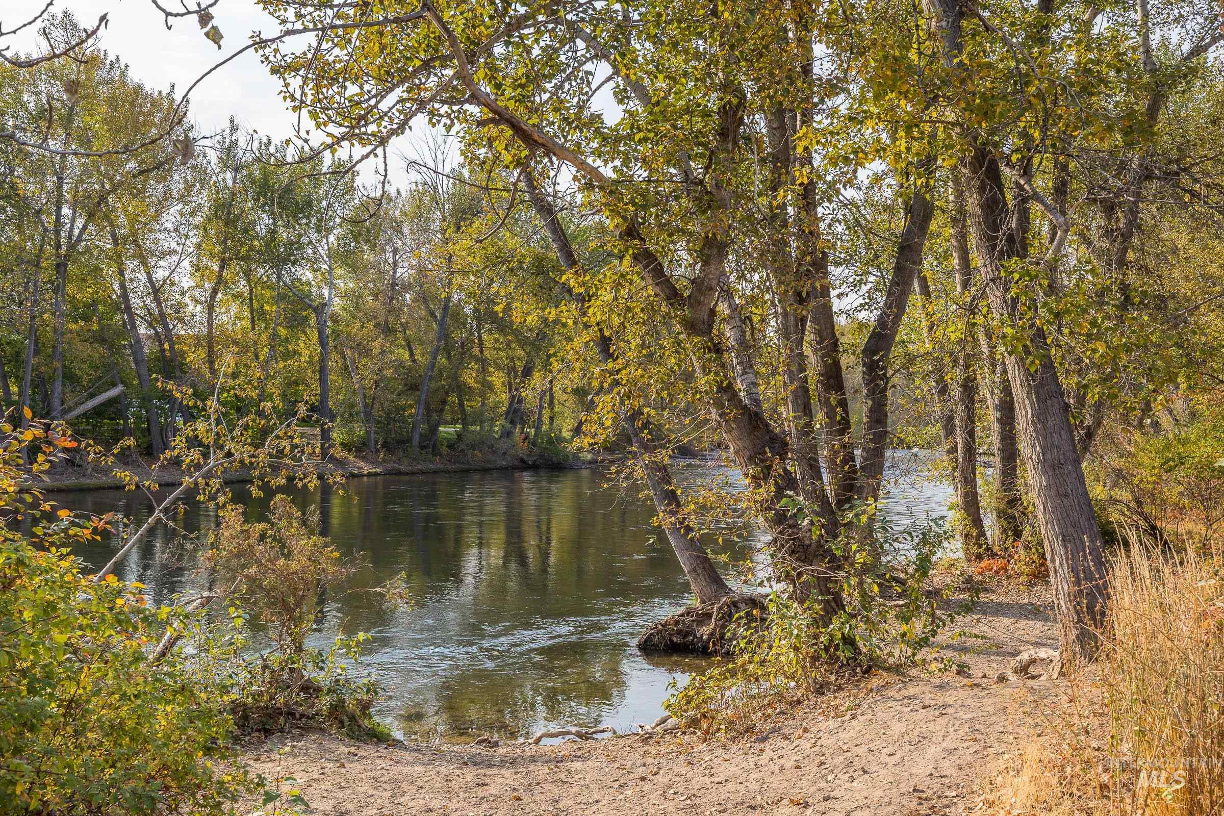 main property photo 30