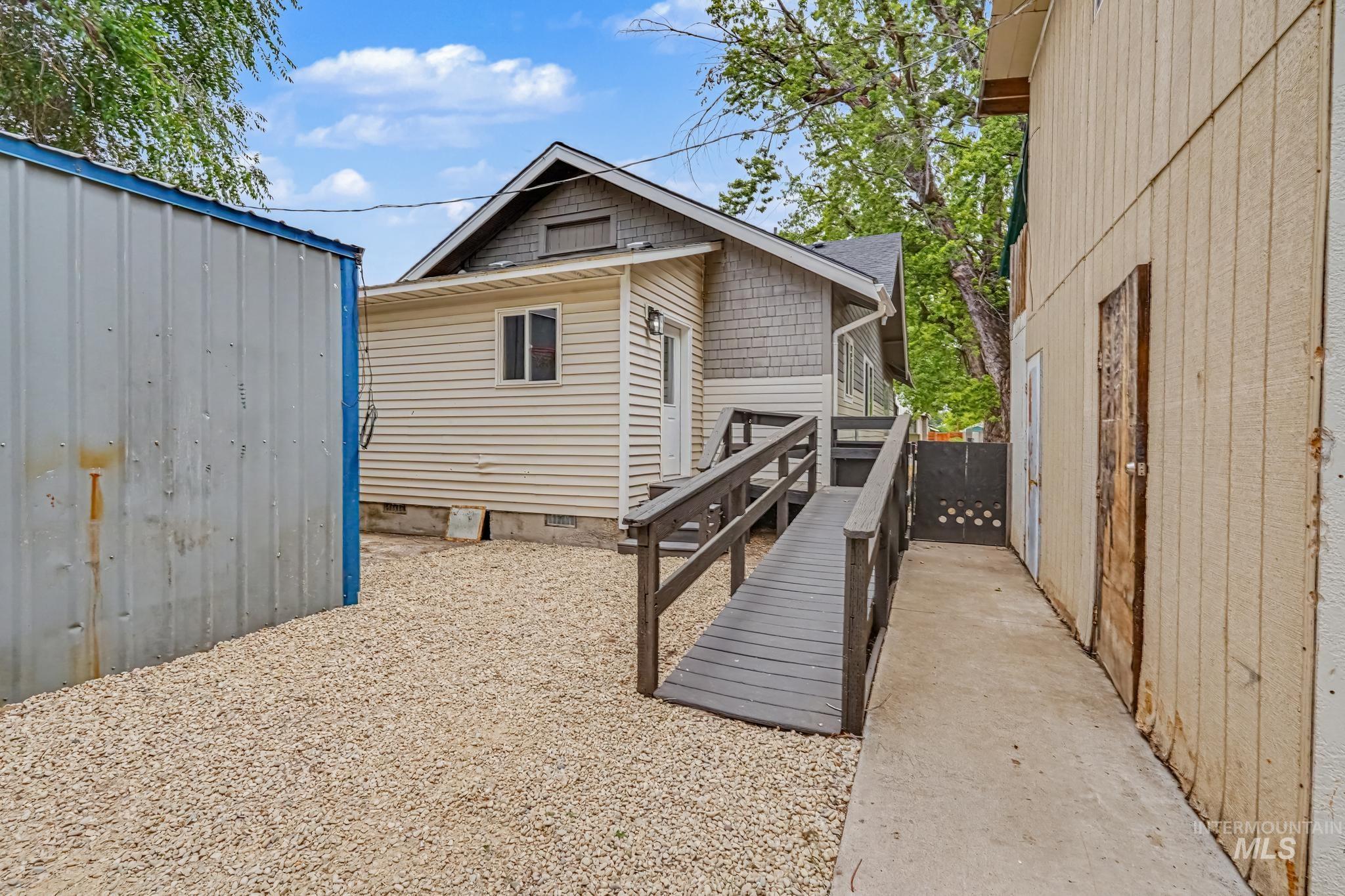 main property photo 17