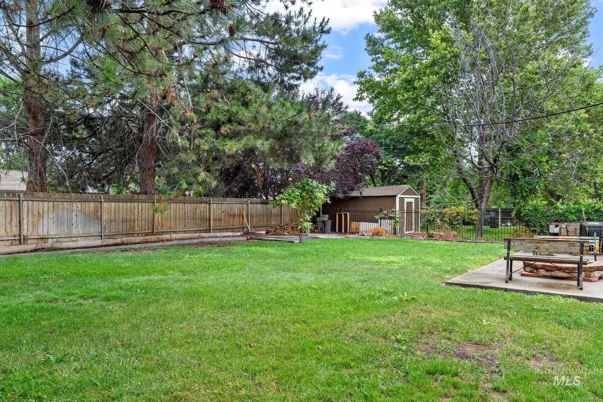 main property photo 40