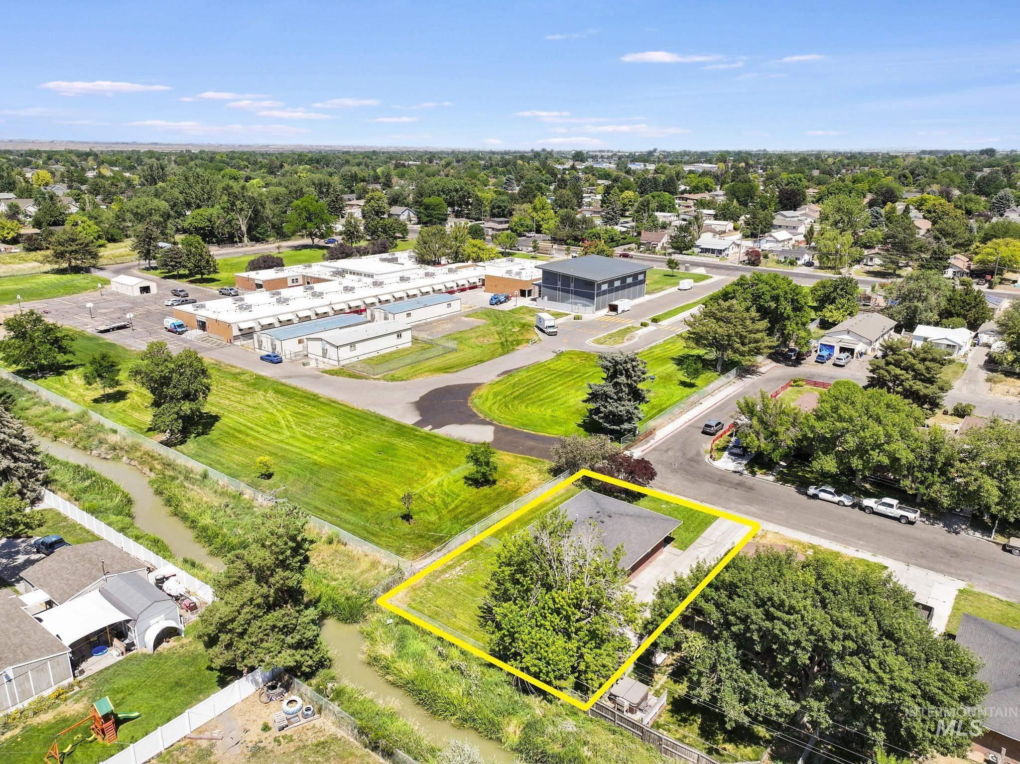 main property photo 28