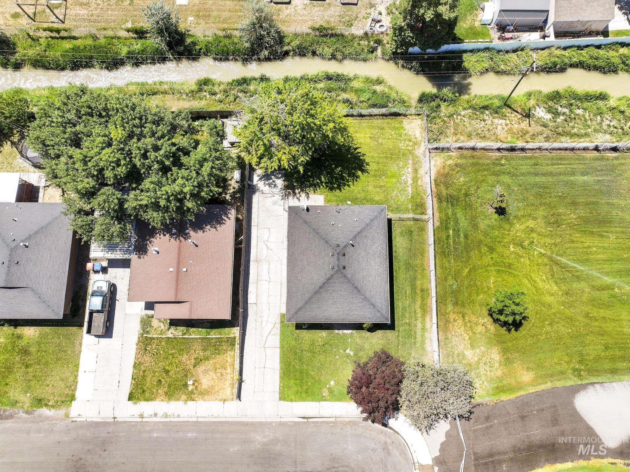 main property photo 30