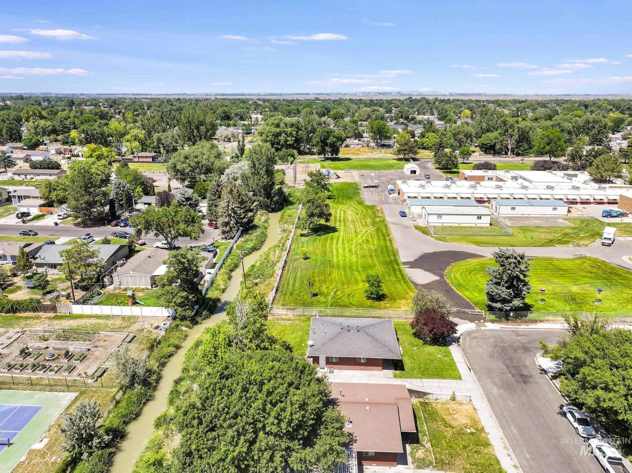 main property photo 33