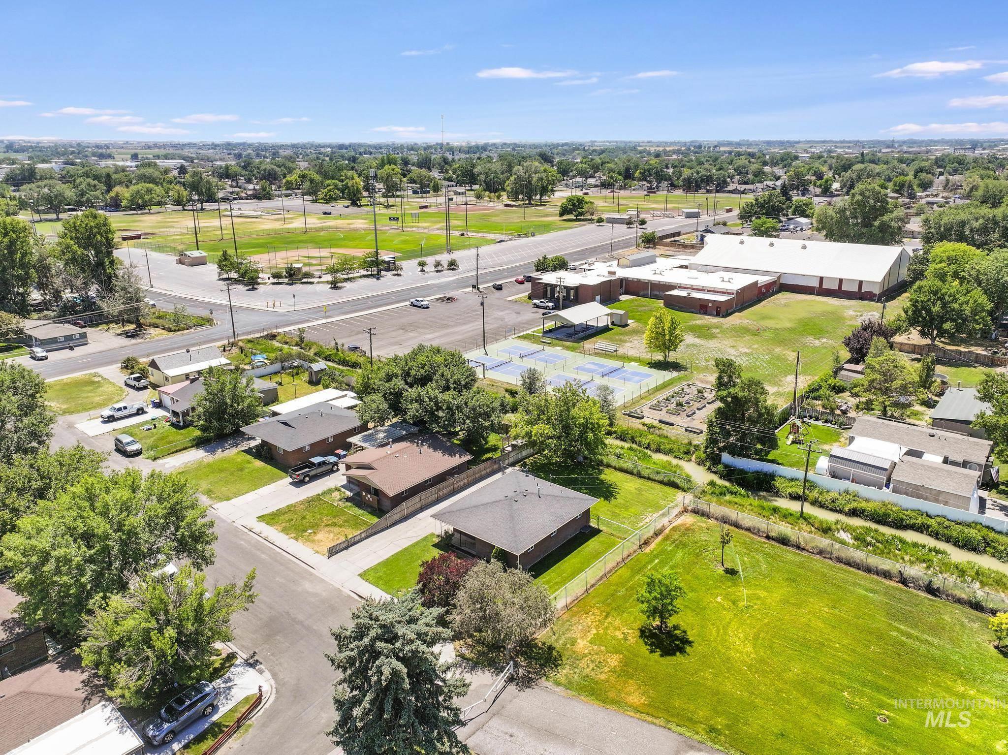 main property photo 37
