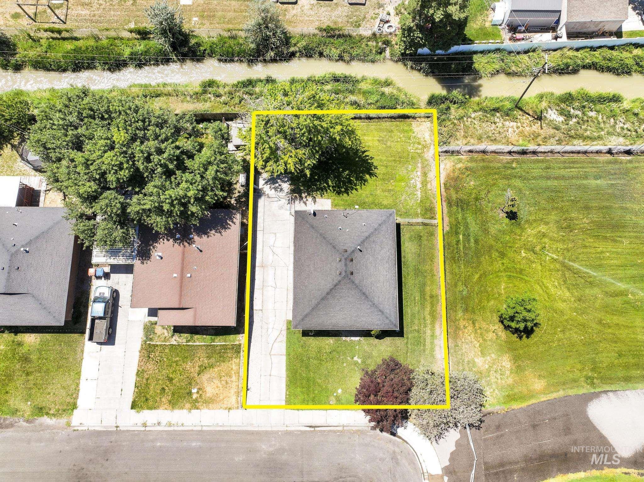main property photo 40
