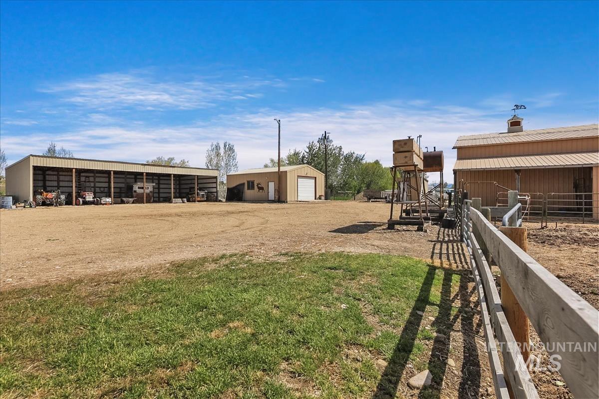 main property photo 40