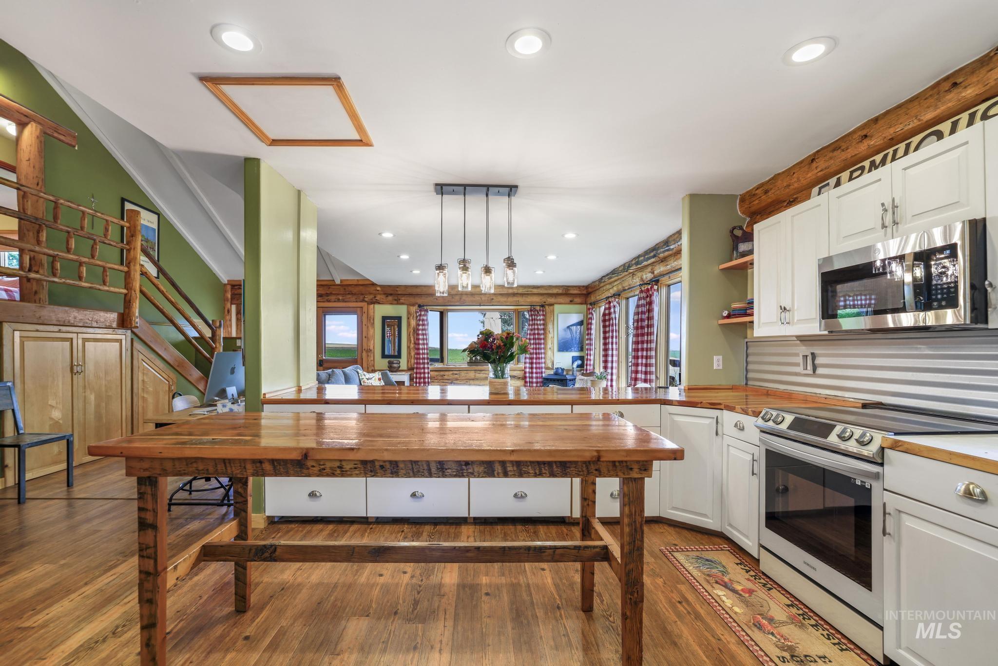 main property photo 13