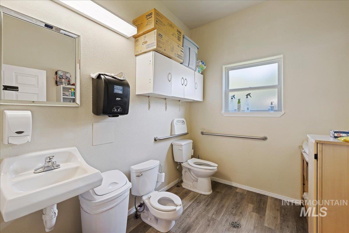 main property photo 11