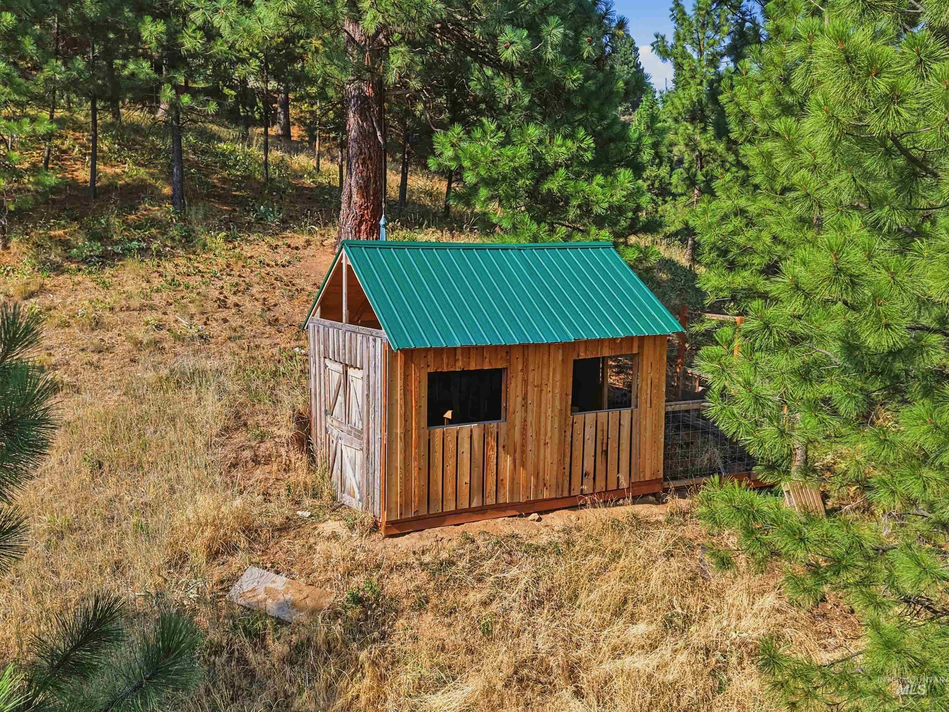 main property photo 32