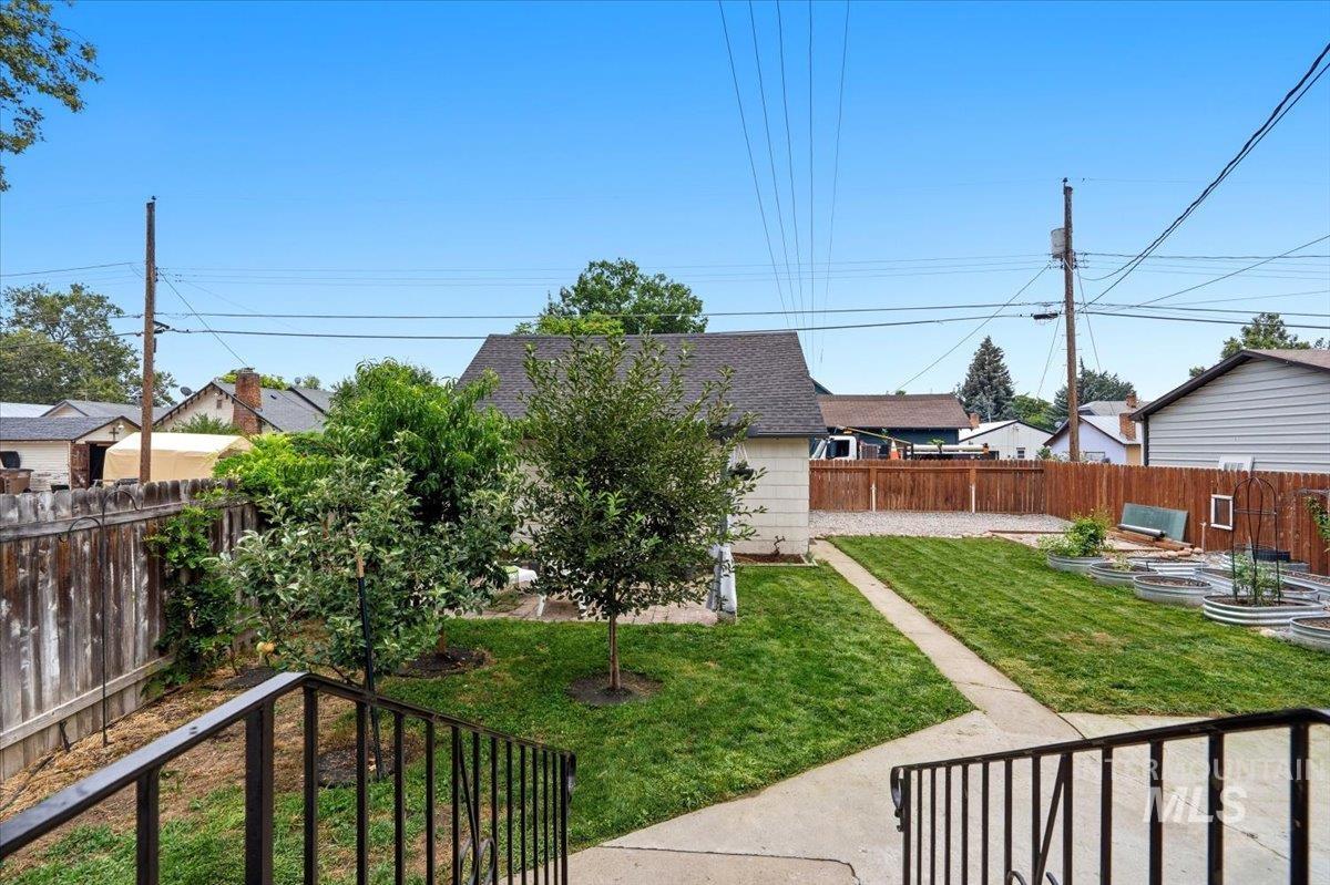 main property photo 33