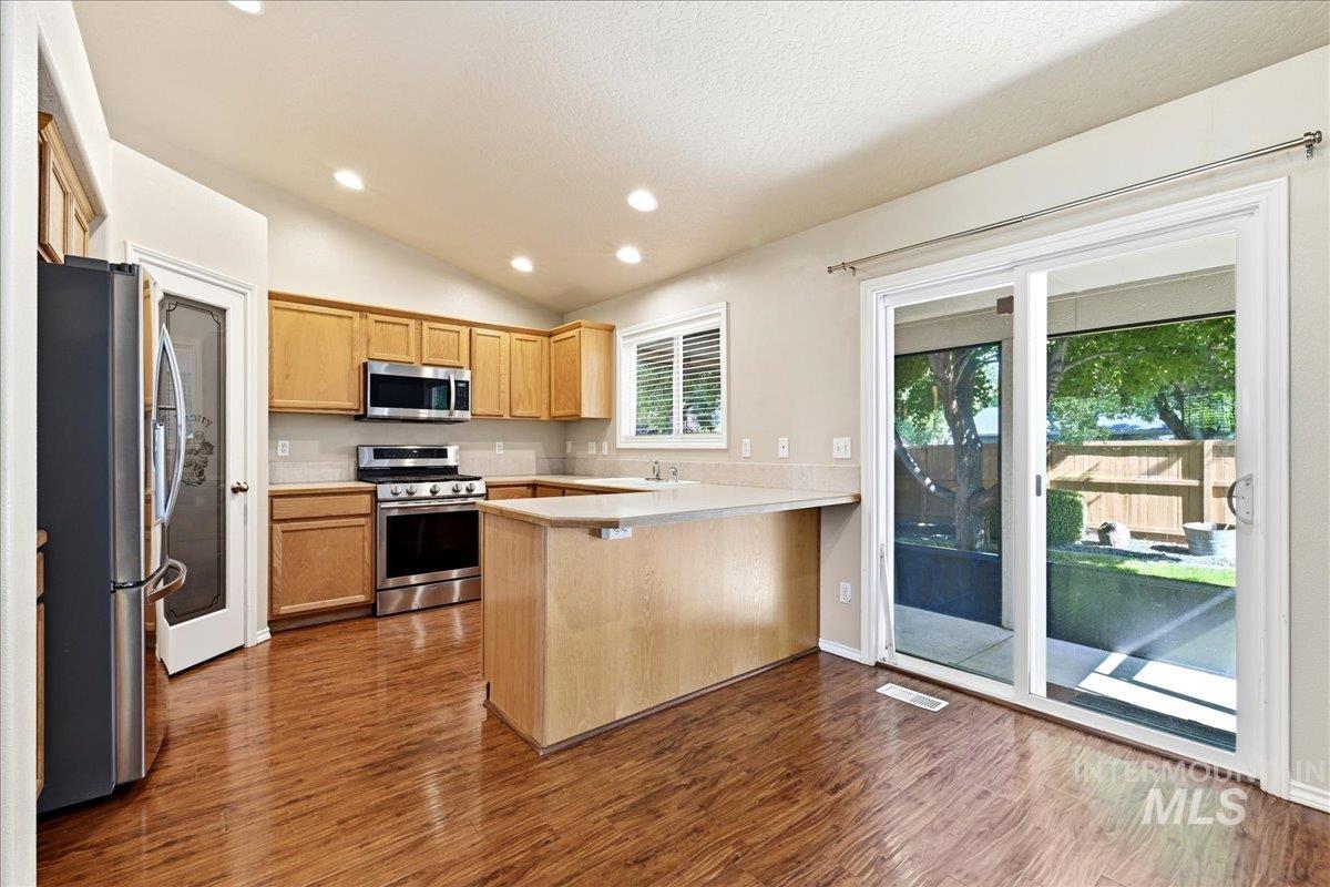 main property photo 8