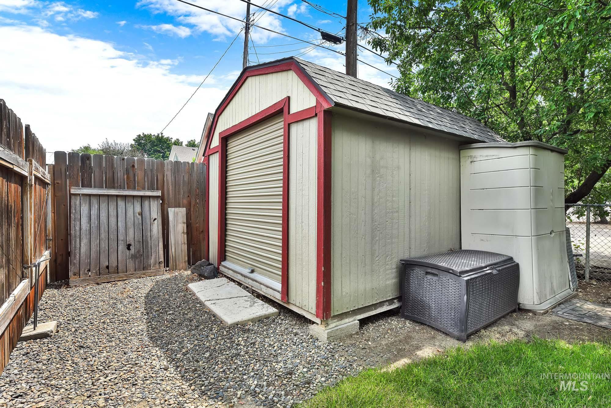 main property photo 32