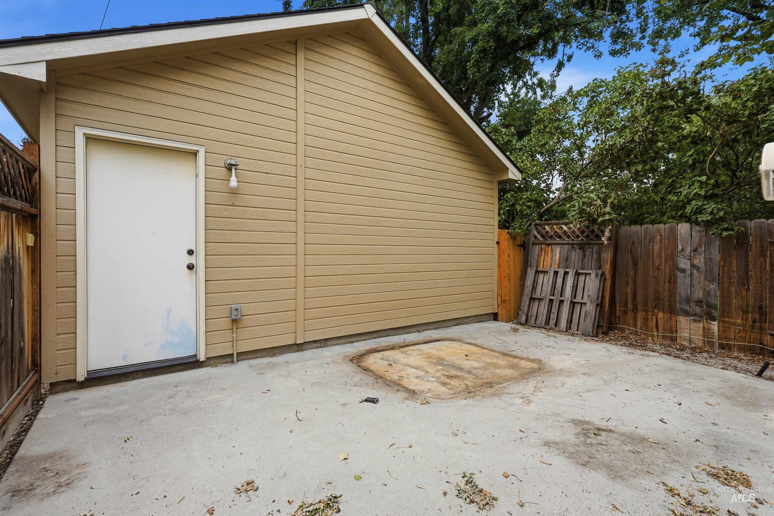 main property photo 42